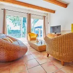 Mas Du Versadou, Dans Un Espace Naturel Protege, Piscine Couverte Chauffee Toute L'annee, Et Salle De Jeux
