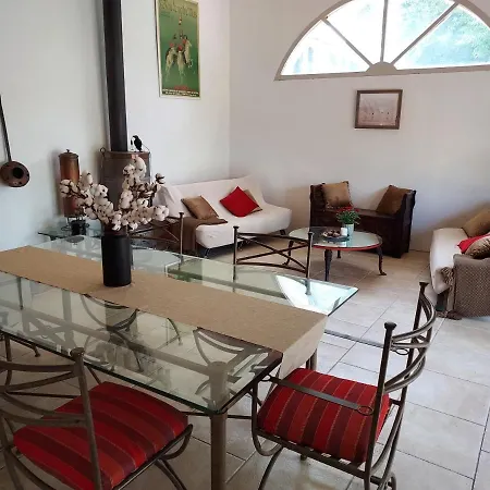 Lejlighedshotel Mas Du Versadou, Chambres D'Hotes Et Gites Saint-Gilles (Gard)