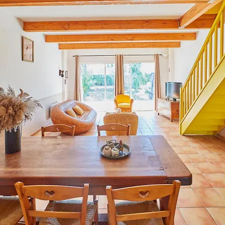 Mas Du Versadou, Chambres D'Hotes Et Gites Saint-Gilles (Gard)