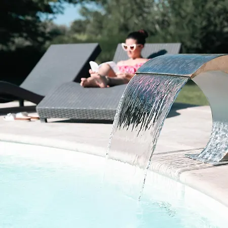 Apartamento Mas Du Versadou, Dans Un Espace Naturel Protege, Piscine Couverte Chauffee Toute L'annee, Et Salle De Jeux Saint-Gilles (Gard)