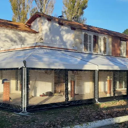 Mas Du Versadou, Chambres D'Hotes Et Gites Saint-Gilles (Gard)