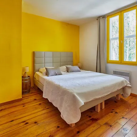 Mas Du Versadou, Chambres D'Hotes Et Gites Saint-Gilles (Gard)