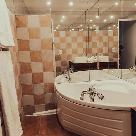 Apartment Mas Du Versadou, Dans Un Espace Naturel Protege, Piscine Couverte Chauffee Toute L'annee, Et Salle De Jeux Saint-Gilles (Gard)
