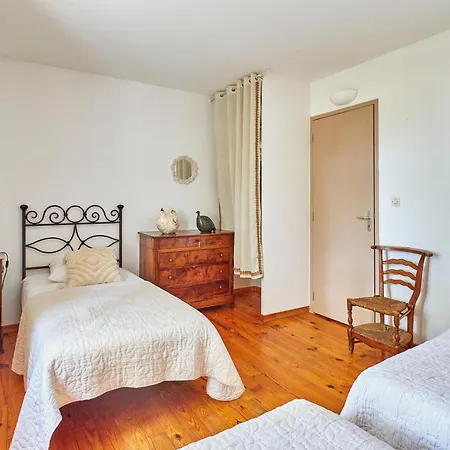 Apartman Mas Du Versadou, Dans Un Espace Naturel Protege, Piscine Couverte Chauffee Toute L'annee, Et Salle De Jeux Saint-Gilles
