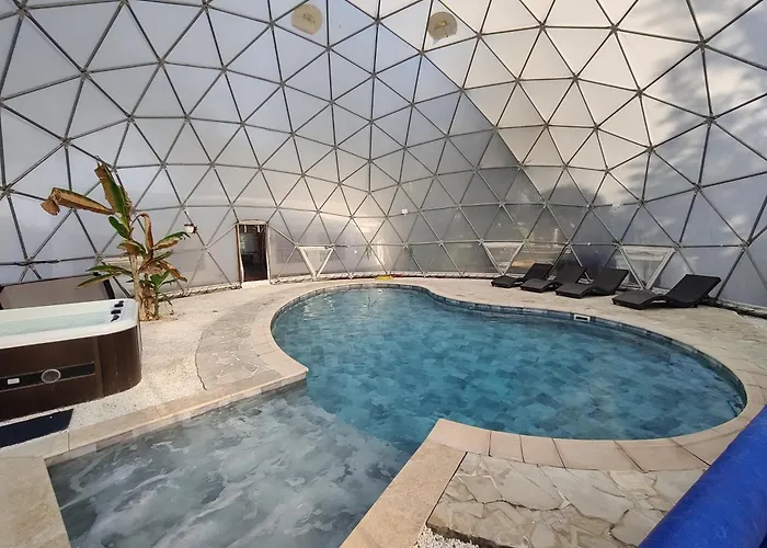 Mas Du Versadou, Dans Un Espace Naturel Protege, Piscine Couverte Chauffee Toute L'annee, Et Salle De Jeux *
